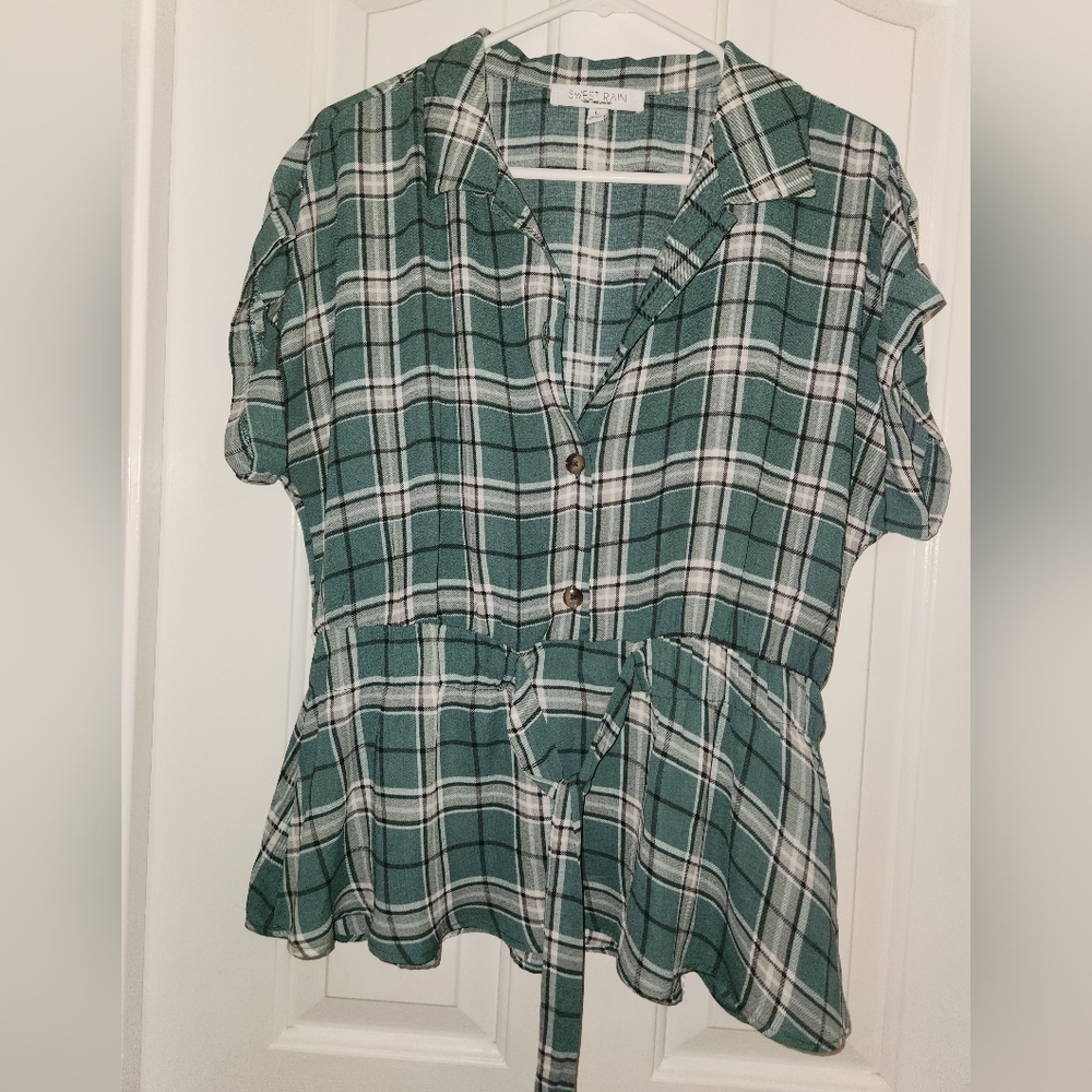 NWOT Sweet Rain Brand Size L Short Sleeve plaid Casual Blouse